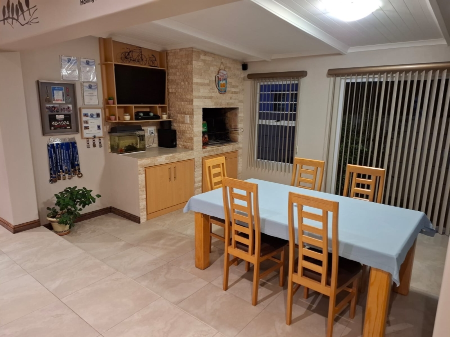 3 Bedroom Property for Sale in Sunningdale Western Cape